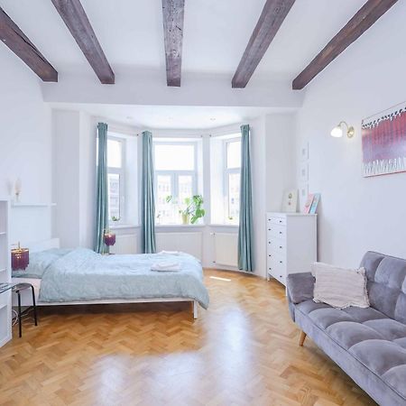 Cozy & Spacious Family Stay Near Train Station Bratislava Bagian luar foto