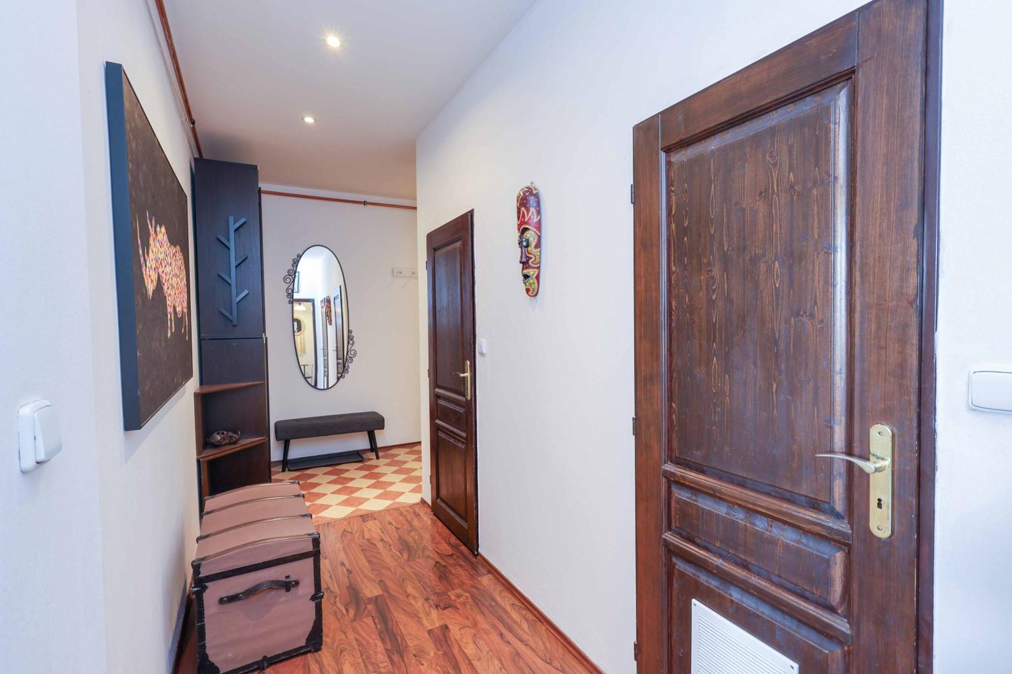 Cozy & Spacious Family Stay Near Train Station Bratislava Bagian luar foto