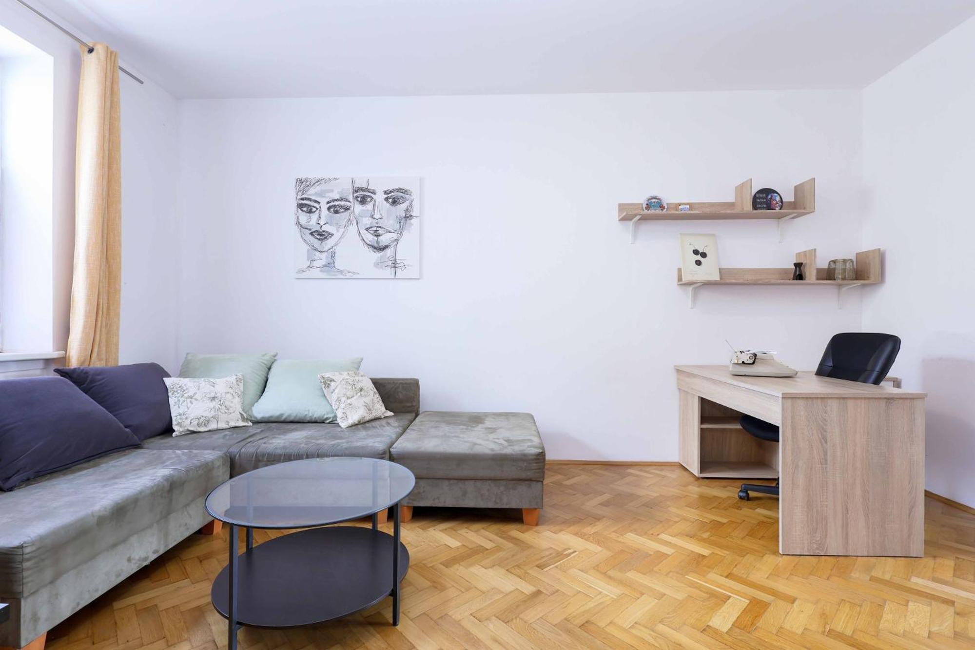 Cozy & Spacious Family Stay Near Train Station Bratislava Bagian luar foto