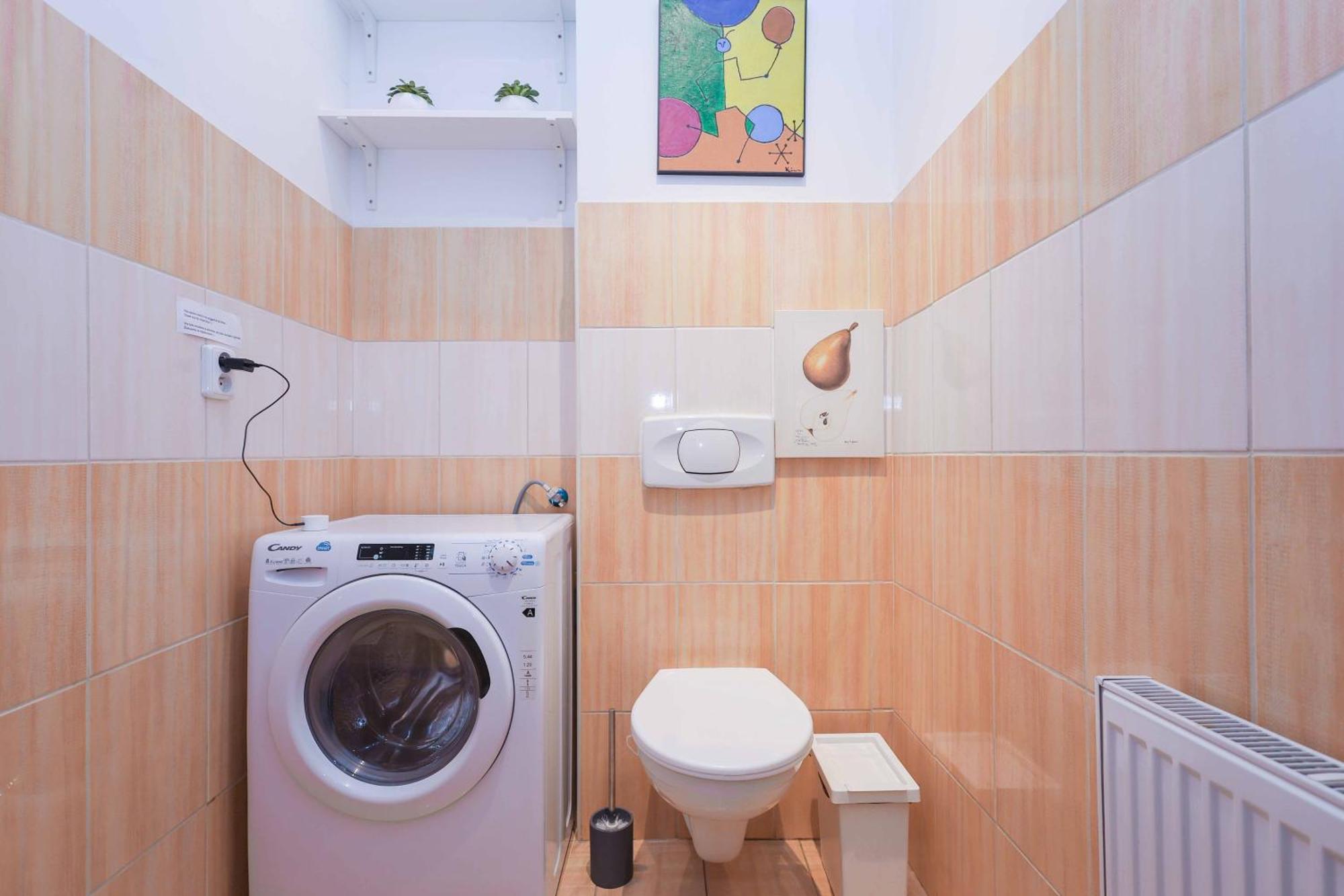 Cozy & Spacious Family Stay Near Train Station Bratislava Bagian luar foto