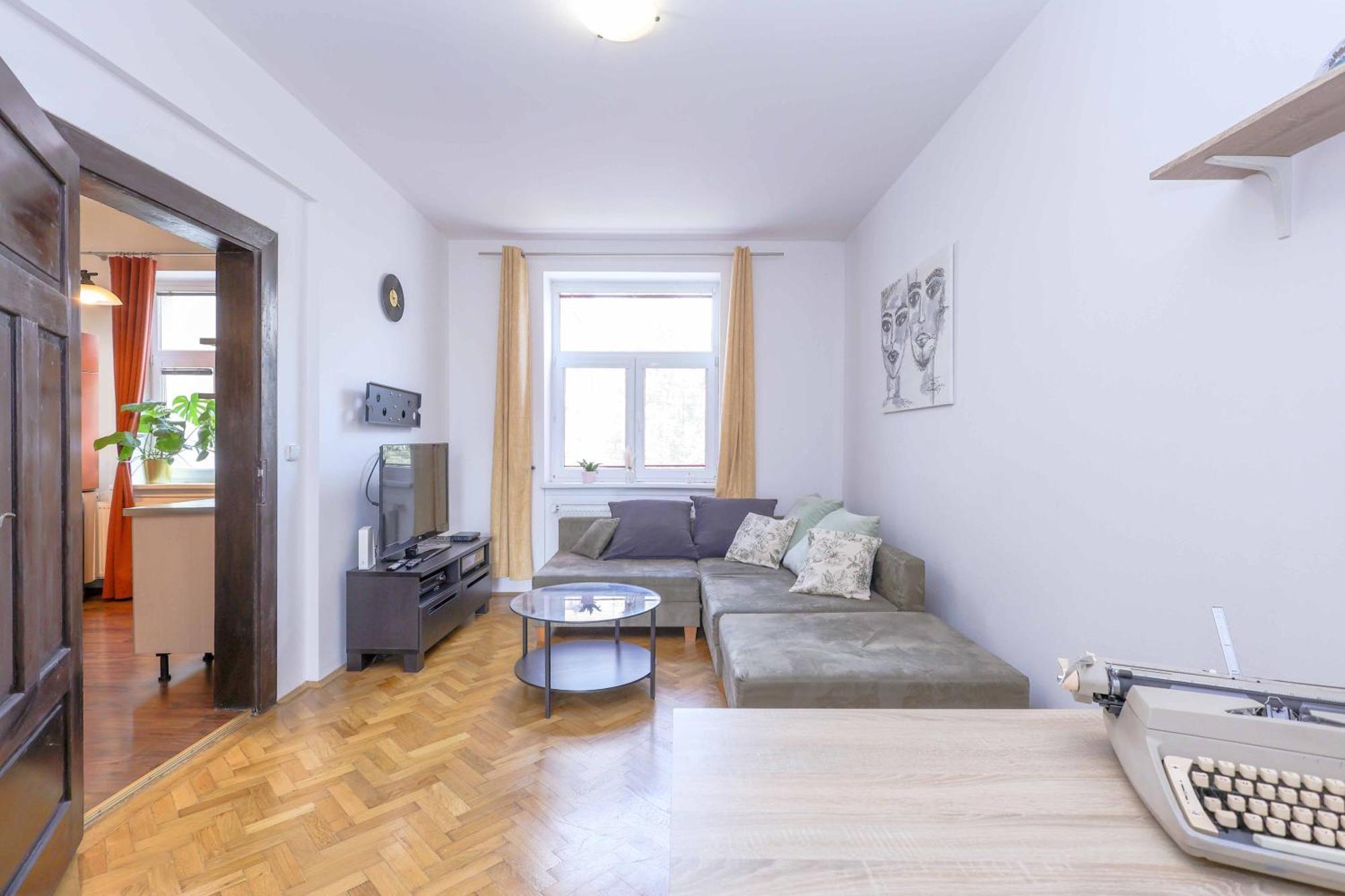 Cozy & Spacious Family Stay Near Train Station Bratislava Bagian luar foto