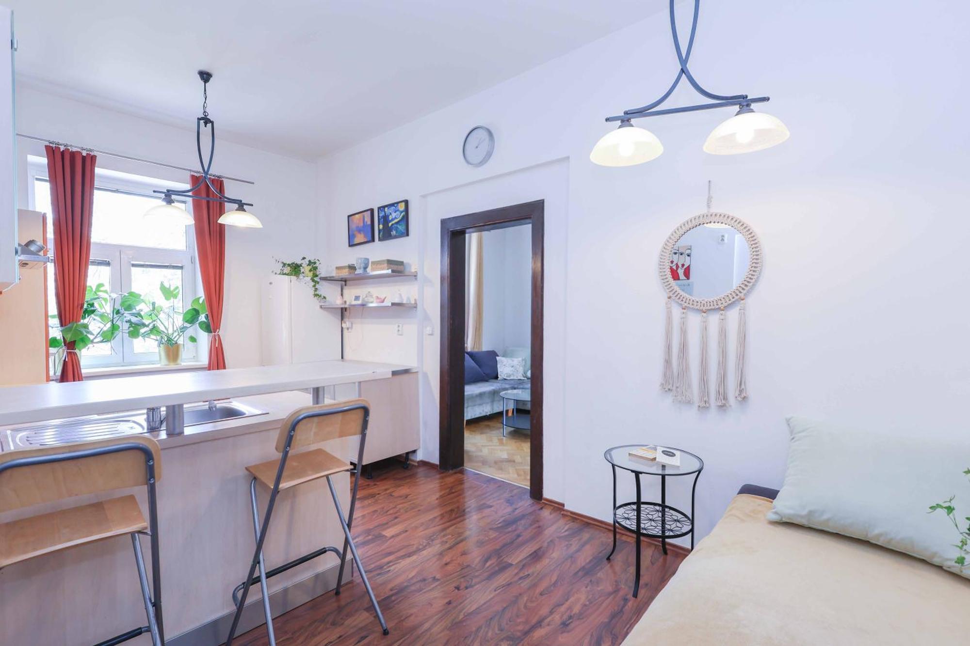 Cozy & Spacious Family Stay Near Train Station Bratislava Bagian luar foto