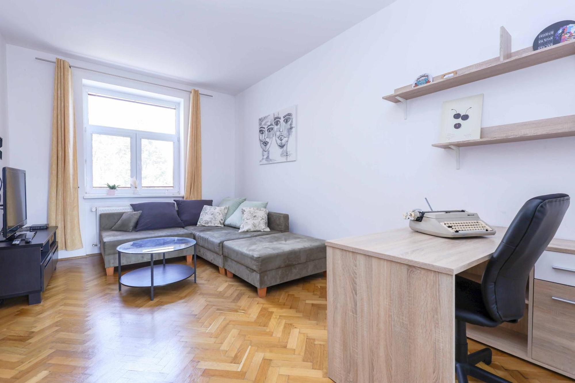 Cozy & Spacious Family Stay Near Train Station Bratislava Bagian luar foto
